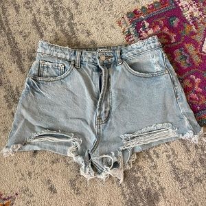 blue jeans shorts light wash